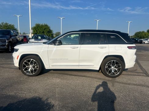 Used 2025 Jeep Grand Cherokee Summit AWD/4WD image 6