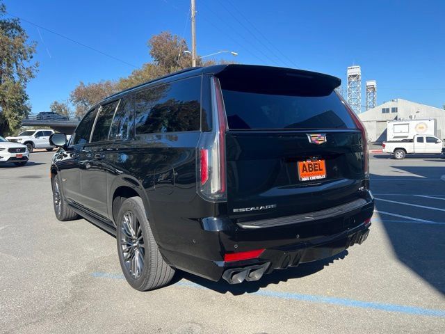 Used 2024 Cadillac Escalade ESV V w/ Heavy-Duty Trailer Package AWD/4WD image 9