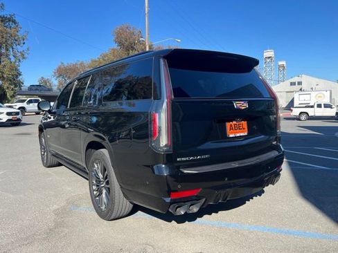 Used 2024 Cadillac Escalade ESV V w/ Heavy-Duty Trailer Package AWD/4WD image 9