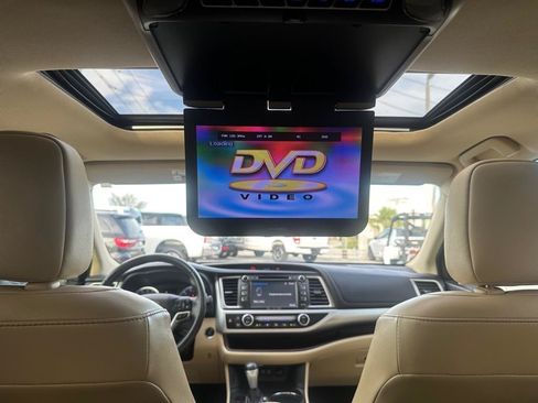 Used 2017 Toyota Highlander XLE FWD image 32