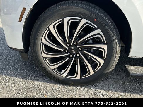 New 2026 Lincoln Navigator Black Label AWD/4WD image 30