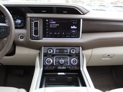 Used 2022 GMC Yukon Denali AWD/4WD image 25