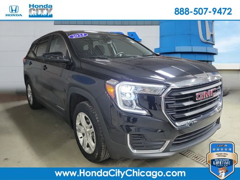 Used 2024 GMC Terrain SLE image 1