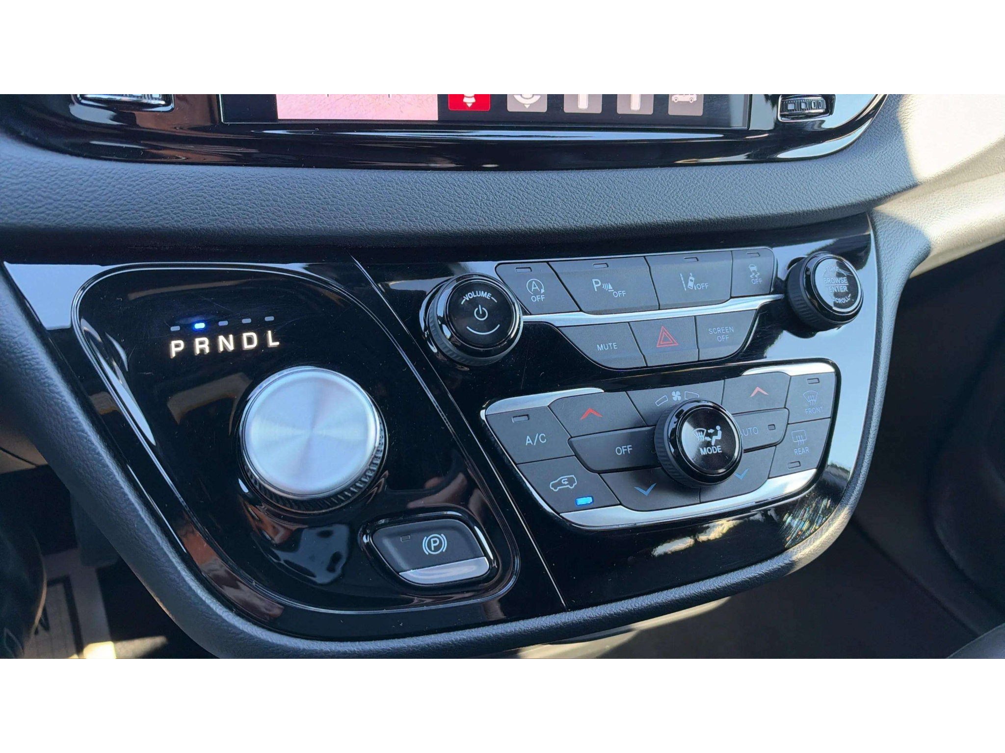 Used 2026 Chrysler Pacifica Select FWD image 23