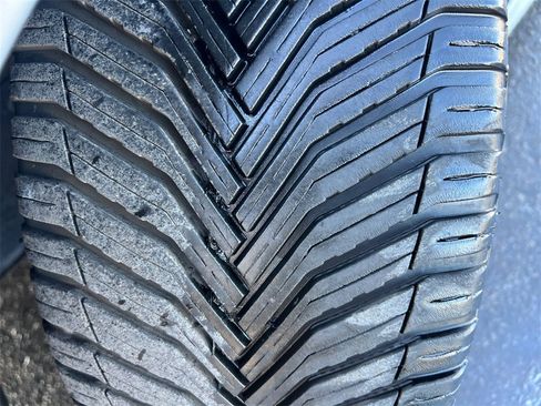 Used 2019 Toyota Camry XLE image 32