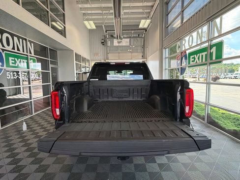 Used 2025 GMC Sierra 1500 SLT AWD/4WD image 9