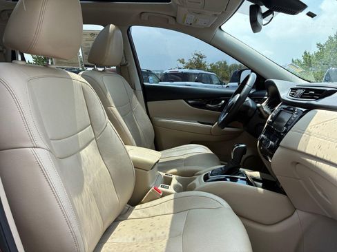 Used 2018 Nissan Rogue SL w/ Premium Package FWD image 19