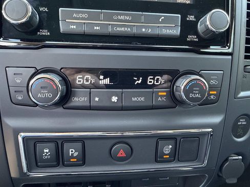 Used 2024 Nissan Titan SV w/ SV Convenience Package RWD image 25