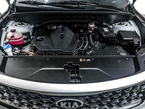 Used 2021 Kia Sorento S image 11