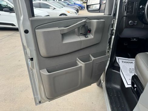Used 2017 Chevrolet Express 3500 LS image 21