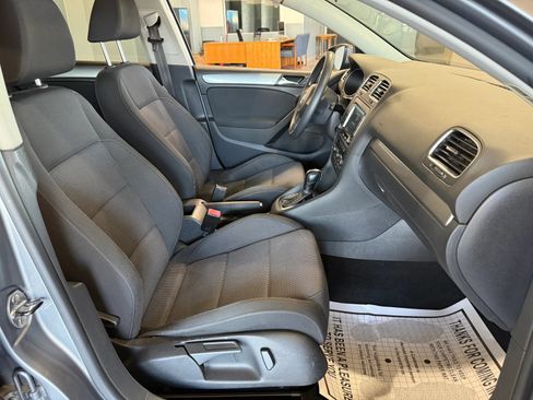 Used 2012 Volkswagen Golf 4-Door FWD image 9