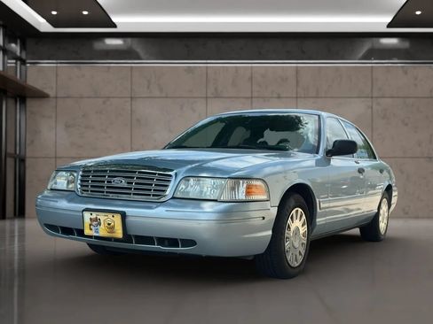 Used 2005 Ford Crown Victoria RWD image 3