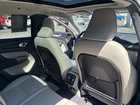 Certified 2026 Volvo XC40 B5 Plus AWD/4WD image 37