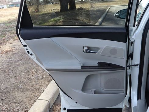 Used 2014 Toyota Venza XLE image 24