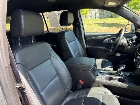 Used 2023 Chevrolet Traverse LT w/ LPO, Floor Liner Package AWD/4WD image 45