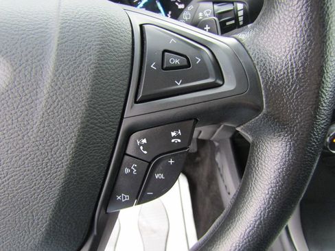 Used 2018 Ford Edge SE image 18