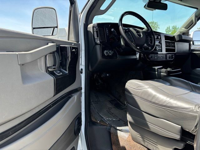 Used 2020 GMC Savana 2500 Extended w/ Enhanced Convenience Package RWD image 13