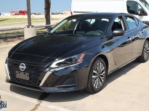 Used 2025 Nissan Altima 2.5 SV FWD image 8