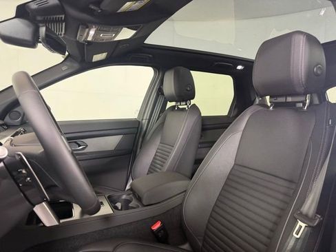 New 2025 Land Rover Discovery Sport Dynamic SE image 7