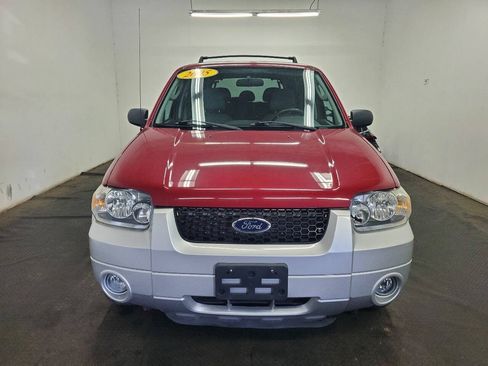 Used 2005 Ford Escape 4WD Hybrid image 2