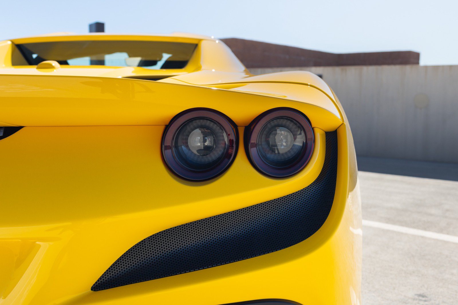 Used 2022 Ferrari F8 Tributo RWD image 33