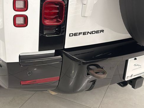 Used 2024 Land Rover Defender 130 X-Dynamic SE AWD/4WD image 5