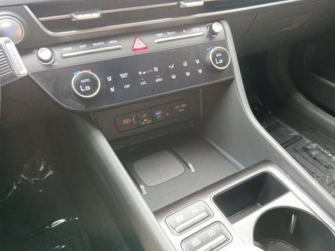Certified 2025 Hyundai Sonata Limited FWD image 22