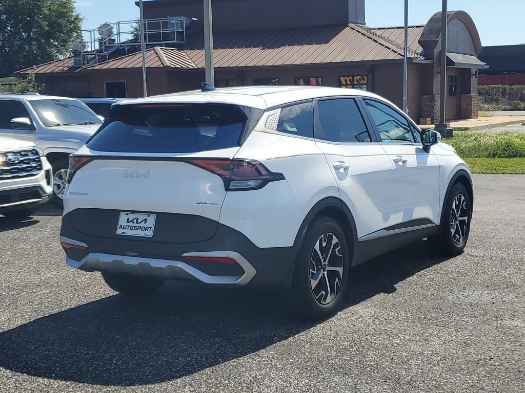 Used 2025 Kia Sportage EX FWD image 4