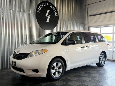 Used 2012 Toyota Sienna FWD image 1