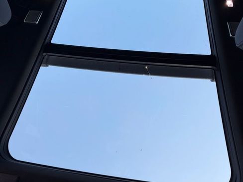 Used 2022 Cadillac Escalade Premium Luxury w/ Performance Package image 16