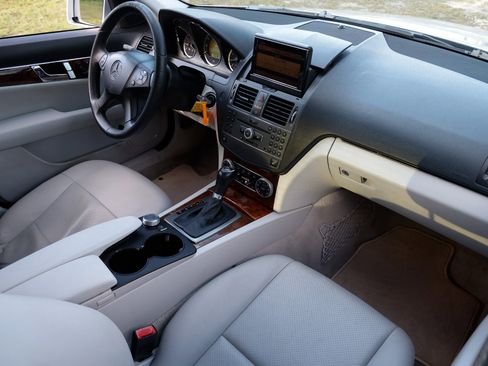 Used 2010 Mercedes-Benz C 300 Sedan image 16