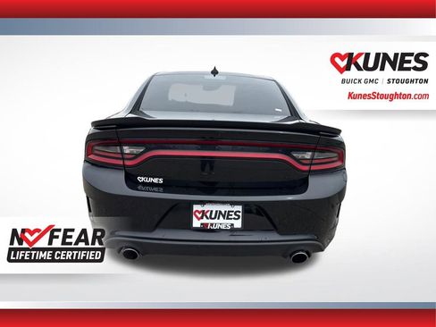 Used 2022 Dodge Charger R/T w/ Performance Handling Group RWD image 11