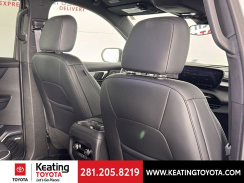 Used 2025 Buick Enclave Preferred image 19