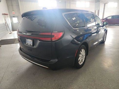 New 2023 Chrysler Pacifica Touring-L FWD image 4