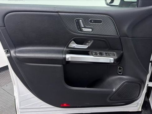 Used 2024 Mercedes-Benz GLB 250 image 13
