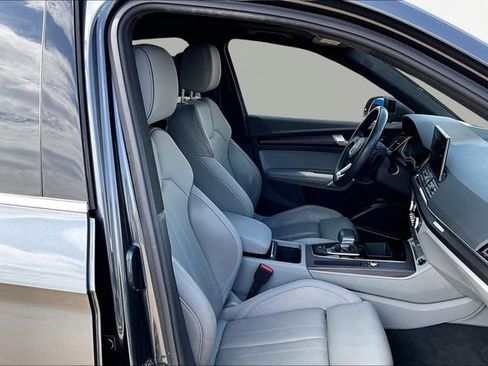 Used 2022 Audi Q5 2.0T Prestige w/ Prestige Package image 7