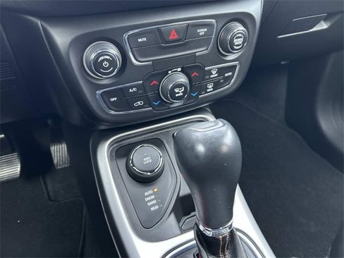 Used 2019 Jeep Compass Latitude image 27