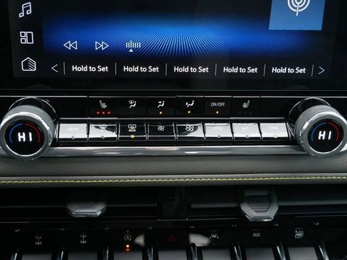 Used 2024 Chevrolet Colorado ZR2 w/ Technology Package image 20