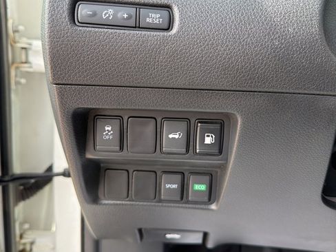 Used 2018 Nissan Rogue SV image 22