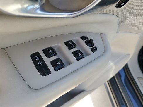 Used 2023 Volvo XC90 B5 Plus w/ Protection Package Premier image 14