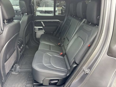 Used 2024 Land Rover Defender 130 X-Dynamic SE image 13