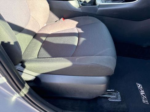 Used 2020 Toyota RAV4 LE image 7