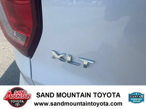 Used 2019 Ford Explorer XLT w/ Equipment Group 202A FWD image 9