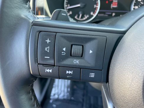 Used 2025 Nissan Pathfinder SV image 14