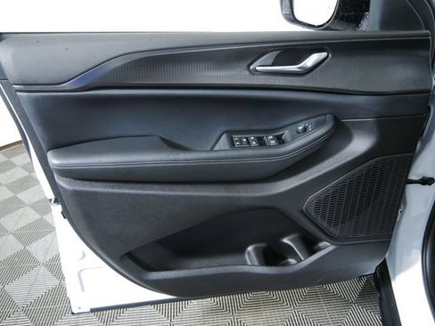 Used 2024 Jeep Grand Cherokee Altitude AWD/4WD image 23