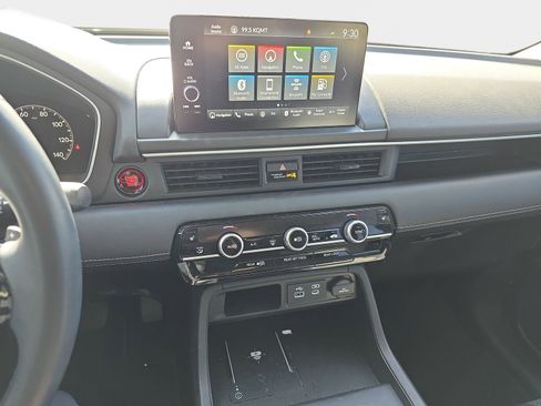 Used 2025 Honda Pilot Touring image 14