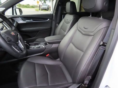 Certified 2025 Cadillac XT5 Premium Luxury image 15