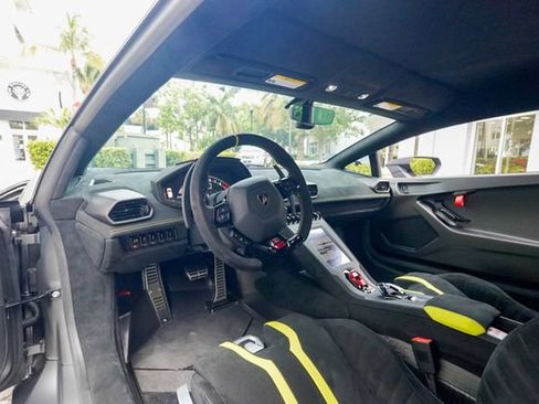 Used 2024 Lamborghini Huracan STO RWD image 3