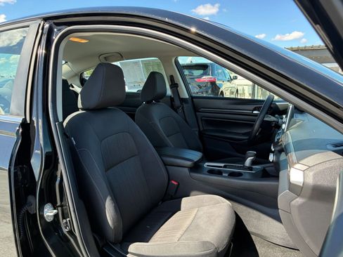 Used 2025 Nissan Altima 2.5 SV image 35