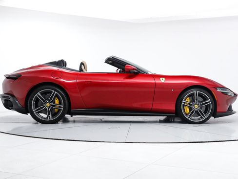 Certified 2025 Ferrari Roma Spider RWD image 11